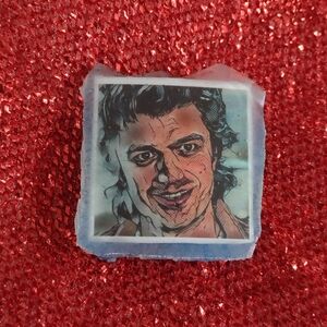 STRANGER THINGS 5 STEVE HARRINGTON ART GLOW PIN
